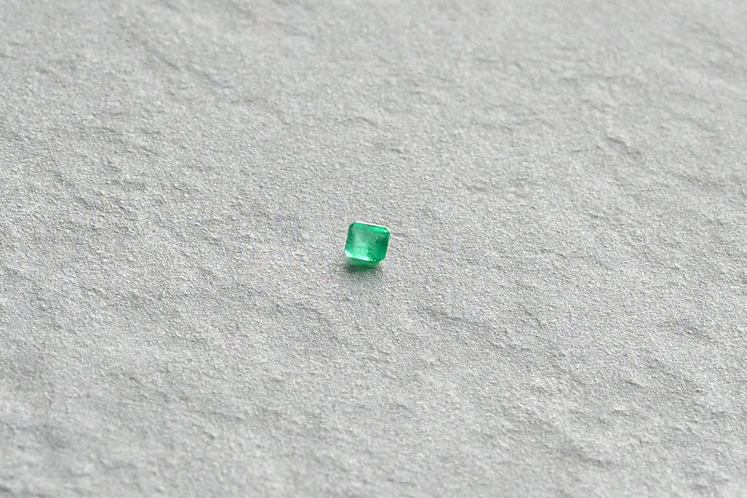 Emerald Loose 0.1〜0.2ct 淡めのエメラルドグリーン