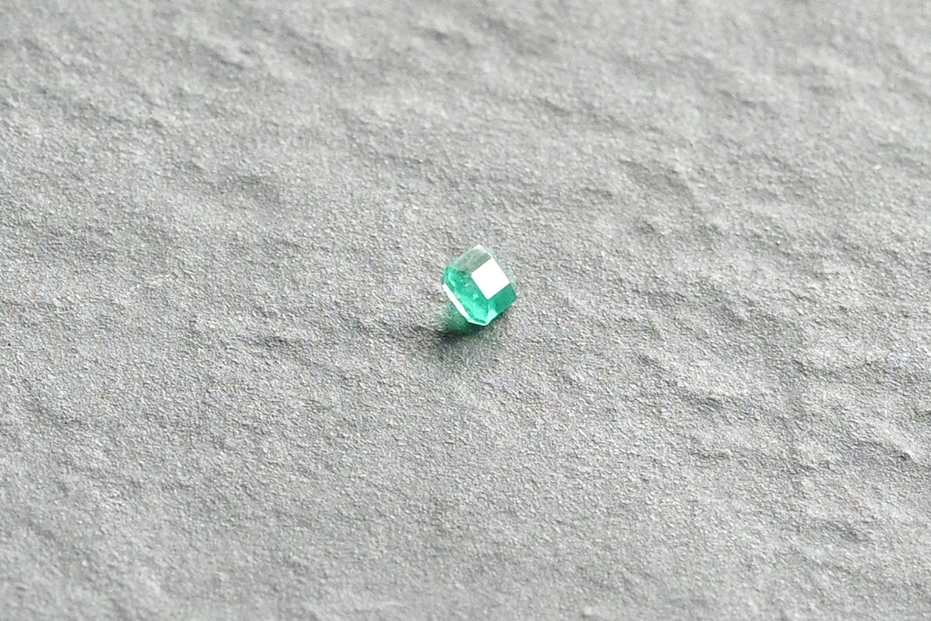Emerald Loose 0.2〜0.3ct  淡めのエメラルドグリーンカラー