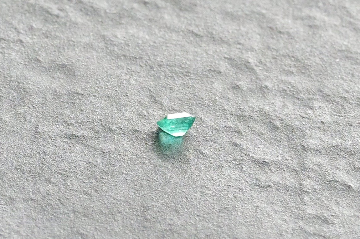 Emerald Loose 0.3〜0.4ct  淡めのエメラルドグリーンカラー