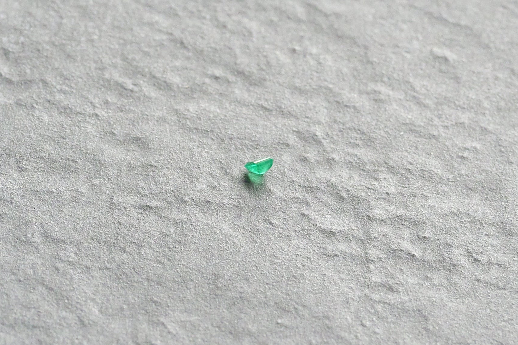 Emerald Loose 0.1〜0.2ct 淡めのエメラルドグリーン
